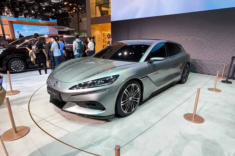 Der Denza D9 soll künftig das Modellprogramm der vornehmen BYD-Tochter krönen. Foto: SP-X/Mario Hommen